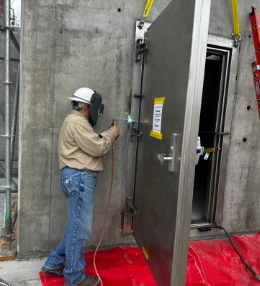 Blast resistant door assembly