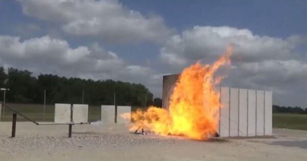 A jet fire test on a concrete panel